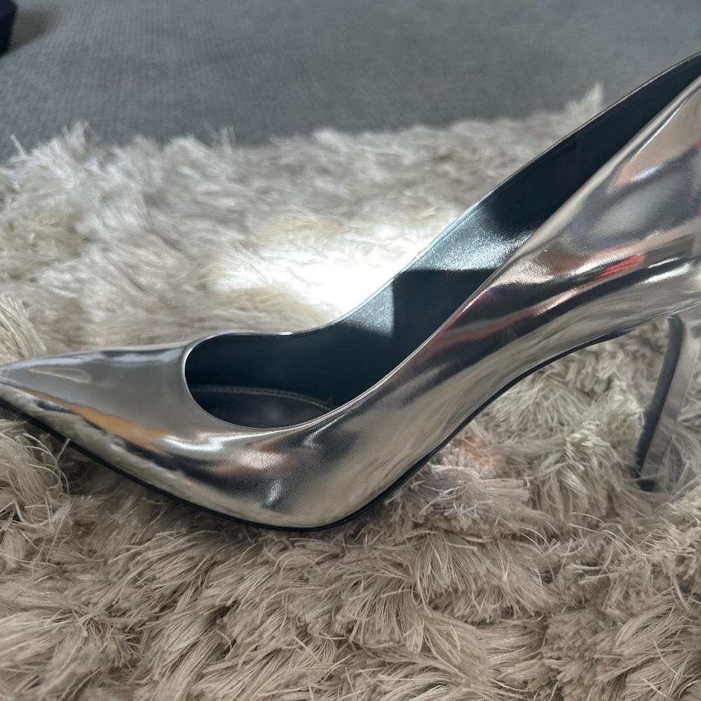 Brand New Tom Ford silver leather pointy stilettos